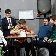 Dzień Kobiet w Ślesinie. Uczniowie rozbawili publiczność do łez