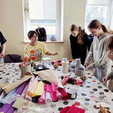 Wspólne tworzenie koszyczków. Każda praca była inna