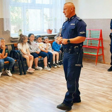 Bezpieczni w sieci i w życiu. Spotkanie uczniów z policjantami